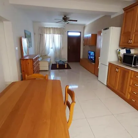 With 2 Bedrooms In Is Swieqi With Wonderful Mountain View Terrace And Wifi Διαμέρισμα
