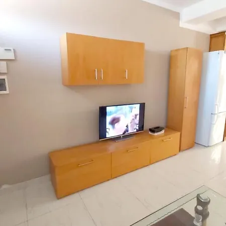 With 2 Bedrooms In Is Swieqi With Wonderful Mountain View Terrace And Wifi Διαμέρισμα San Ġwann