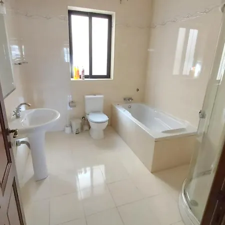 With 2 Bedrooms In Is Swieqi With Wonderful Mountain View Terrace And Wifi Διαμέρισμα *