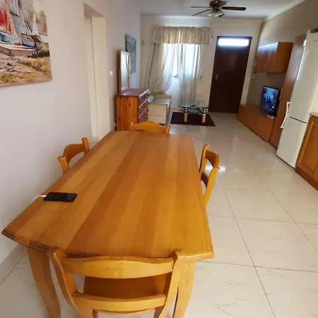 With 2 Bedrooms In Is Swieqi With Wonderful Mountain View Terrace And Wifi San Ġwann